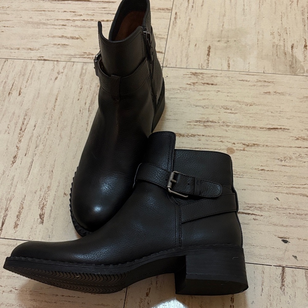 Gentle Souls by Kenneth Cole Black Ankle Boots Size 7M - Picture 5 of 16